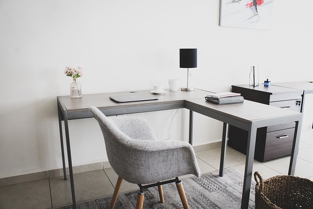 Fra kontor til hjem: Sådan skaber du et stilfuldt arbejdsområde med en armstol