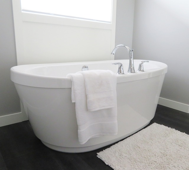 Skab sammenhæng i dit badeværelse med et matchende bademåttesæt